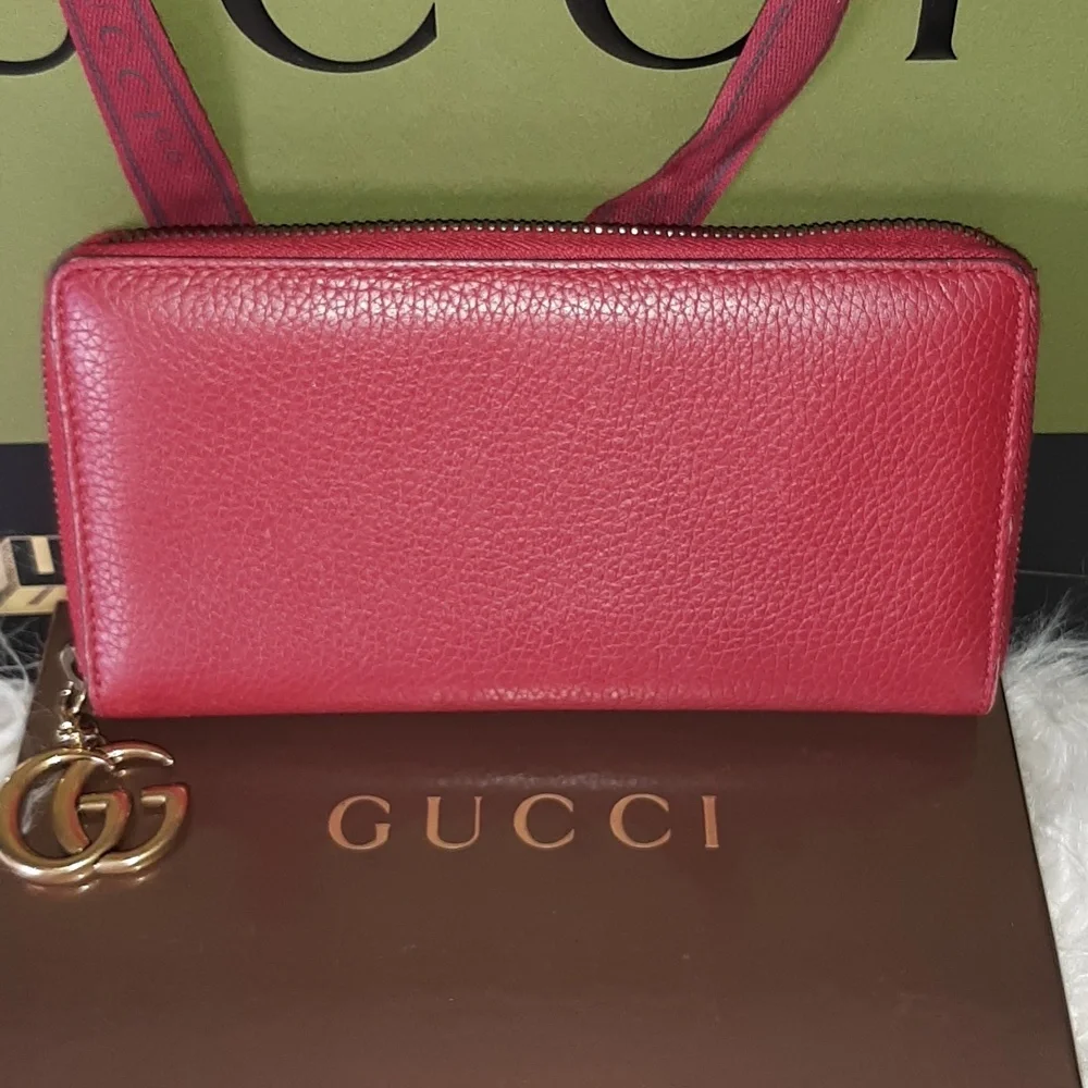 Gucci Red GG Zippy Wallet EUC - Picture 15 of 16